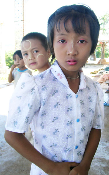 Children with Thanakha makeup on their faces