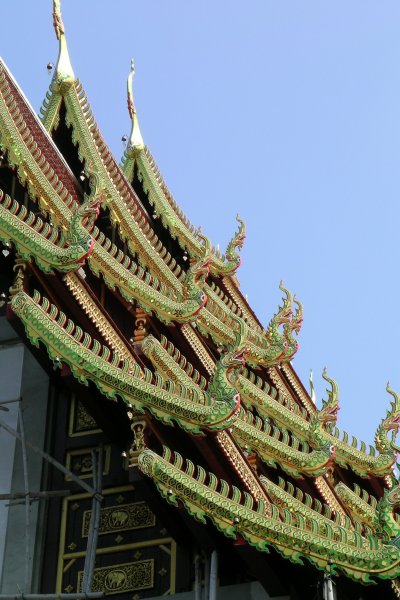 The ornate roof line of Wat Ku Tao.