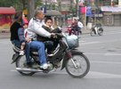 Image vietnamblog.20060130-HanoiFamilyOnScooter.html, size 82922 b