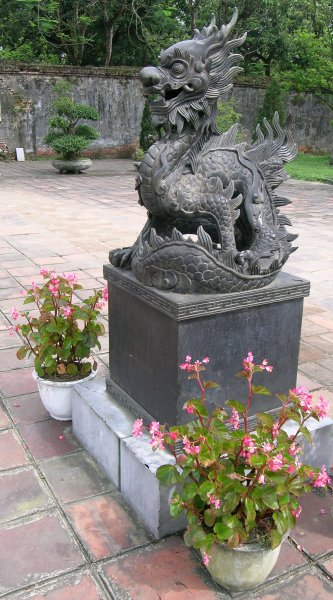 Dragon sculpture and plants