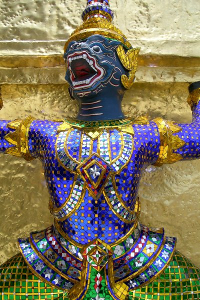 Guardian monkey/demon supporting a chedi